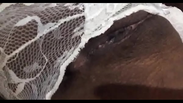 Puta Negra Alisando A Buceta thumbnail