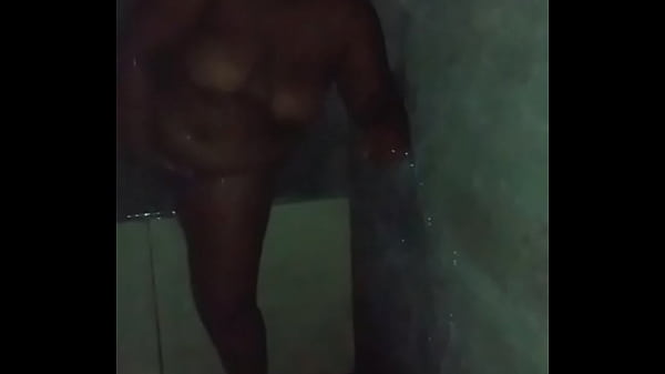 Esposa Bbw Dando Uma Lavada Na Bucetinha Gorda Depois De Foder Gostoso Na Rua thumbnail