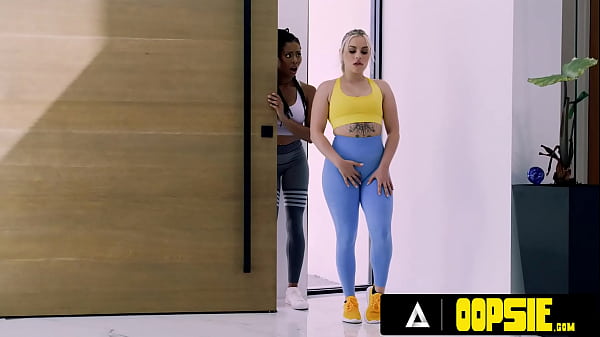 Nonton Femdom & Husband Fuck 2 Hot Strangers thumbnail