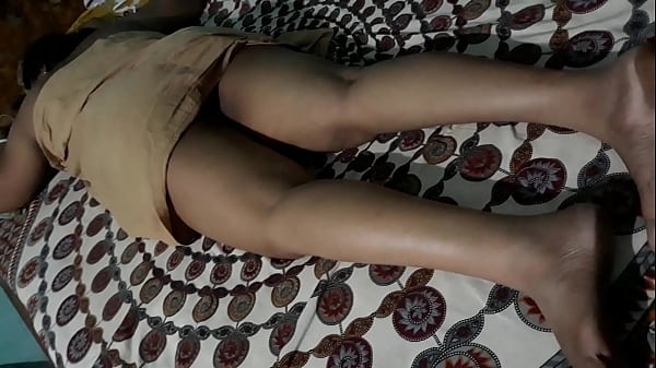 Desi Housewife With Beautiful Thighes thumbnail