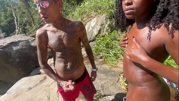 Minha Amiga Chamou Para Ir Para Cachoeira Eu E Meu Amigo E Fudemos Ela Gostoso Na Cachoeira thumbnail