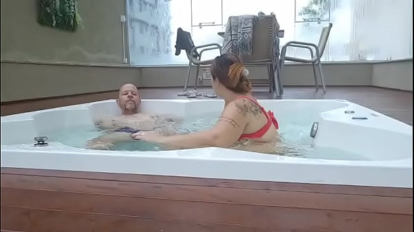 Nonton Ruiva Conheceu Um H&oacute;spede No Hotel E O Convidou Pra Ir Na Jacuzzi E Seu Marido Nem Viu thumbnail