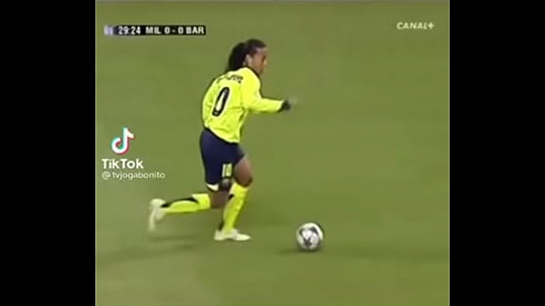 Nonton Ronaldinho Ga&uacute;cho Bruxo Vs Milan thumbnail