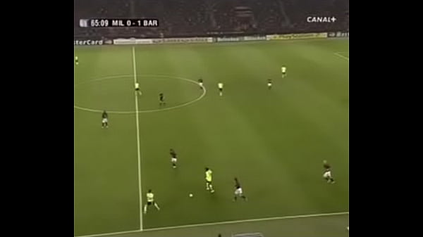 Ronaldinho ga&uacutecho m&aacutegica atua&ccedil&atildeo divina contra o milan