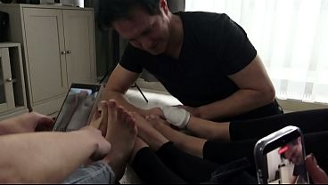 Nonton He Has To Take Off The Socks Of Kirstin, Luna And Gigi And Sniff Their Sweaty Bare Feet! T thumbnail