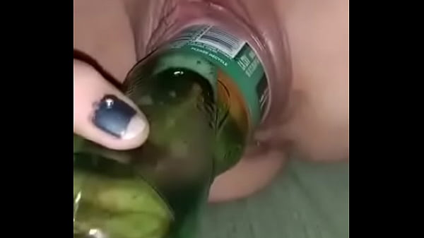 Nonton Water Bottle Deep In My Pussy thumbnail
