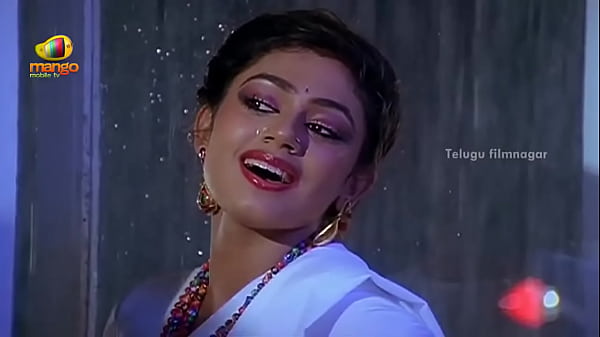 Nonton Shobana Rare Navel Show thumbnail