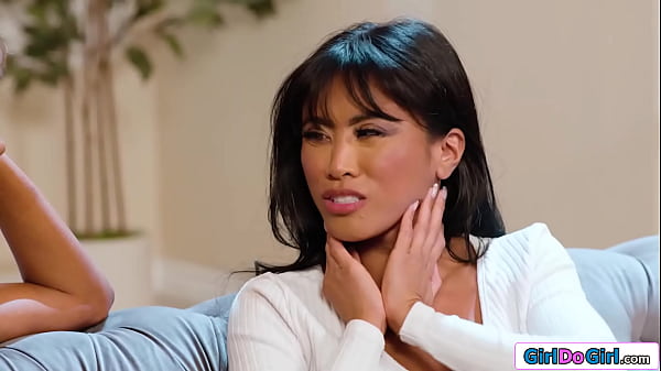 Nonton Ebony Kylie Lebeau Gives Her Busty Asian Gf Ember Snow A Facial Massage Which Leads To A Boobs Massage.the Lesbian Are Turned On And Lick Pussy thumbnail