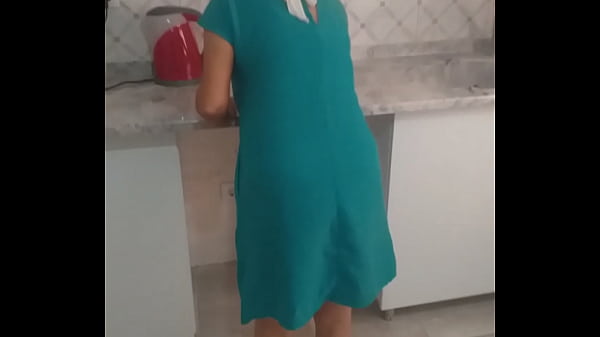 Nonton Seksi &uuml;vey Annem Doğal Mutfak Temizligi thumbnail