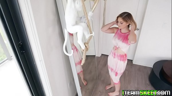 Nonton Kara Lee Grabs Jmacs Dick Through His Pants And Feels The Length Of It And Whipping It Out For A Hot Blowjob thumbnail