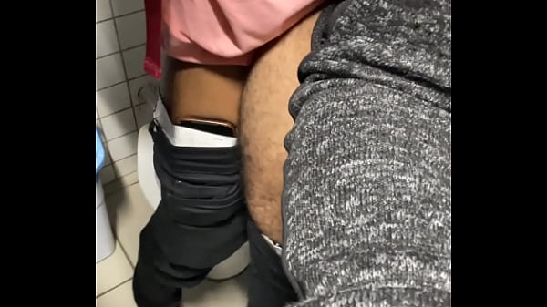 Safadeza No Banheiro Da Academia, Mamou, Deu A Bunda E Gozou. thumbnail