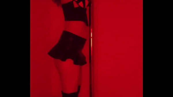 Amateur Femenina Baila Y Se Toca Mientras Te Excitas Viendola En Directo thumbnail