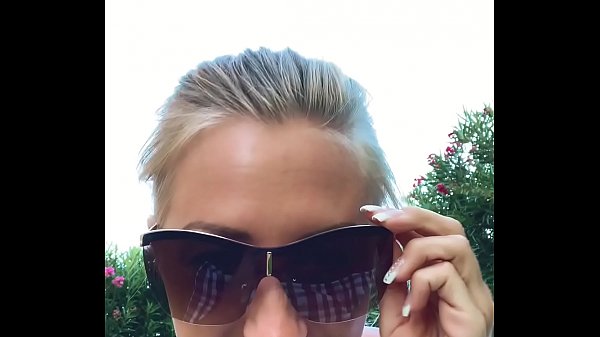 Nonton I Finger My Tight Cunt On A Public Lawn thumbnail