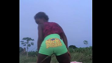 Crazybitch Couldn&rsquo;t Keep Calm After Hitting Half A Million Views , She Decided To Twerk For Her Viewers To Enjoy More thumbnail