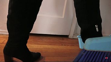 Blonde Accepts Sex For Dusting thumbnail