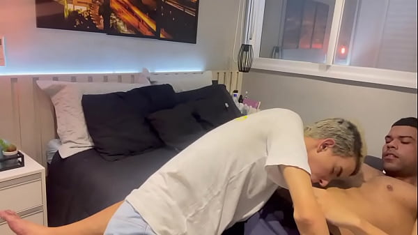 Pagando Boquete Pro H&eacute;tero Safado thumbnail