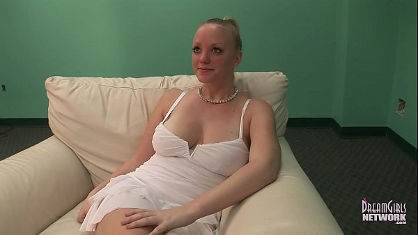 Nonton Pierced Teen Freak Fingers Her Pussy On The Casting Couch thumbnail