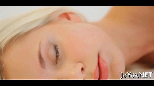 Solo gal puts her fake penis in work 