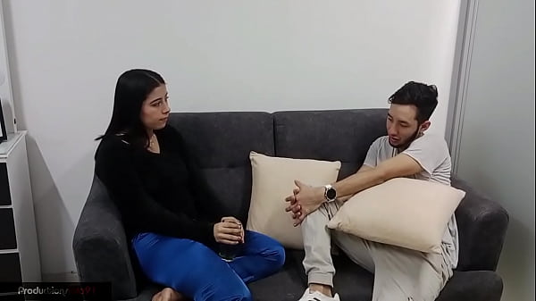 resulto bien cachonda la joven, se ofrece a chuparme la verga y me pone su coñ_o en la boca para que se lo mame y la penetre