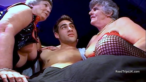 Nonton Marino's Roadtrip To Newport With Libby Ellis And Steph Dumont thumbnail