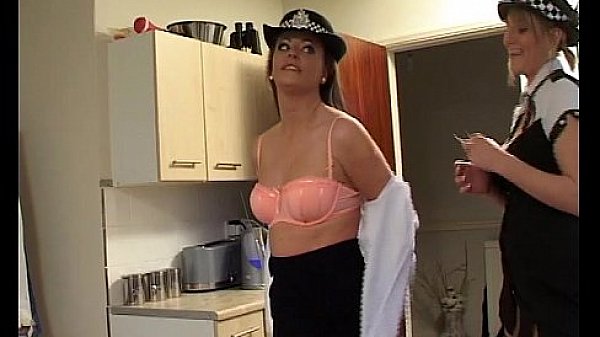 Nonton Demi & Sarah Play Strip Darts thumbnail