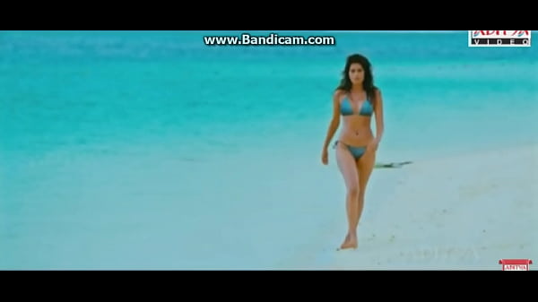Nonton Shraddha Das Hot Beach Walk thumbnail