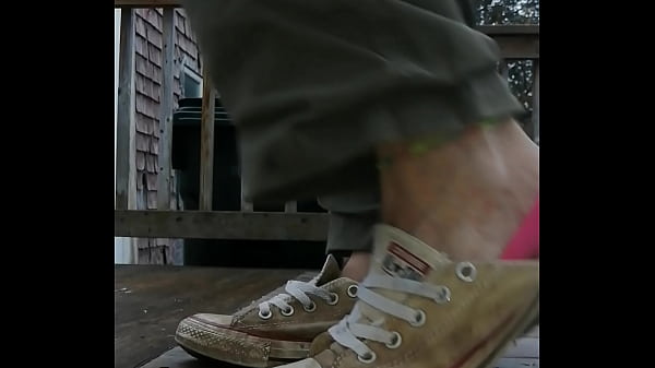 Nonton Slutty Cum Sneakers thumbnail