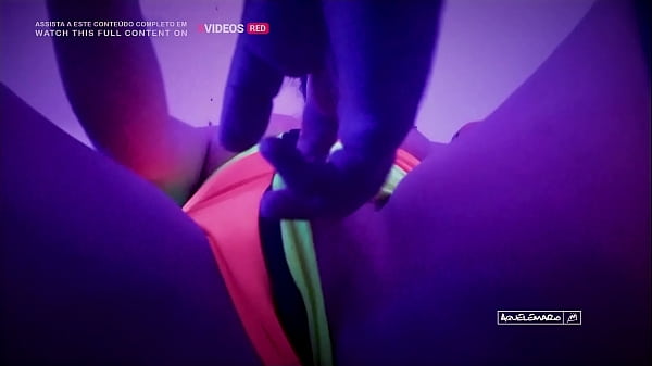 Morena Do Rab&atilde;o Faz Sexo Oral Delicioso No Quarto Escuro thumbnail