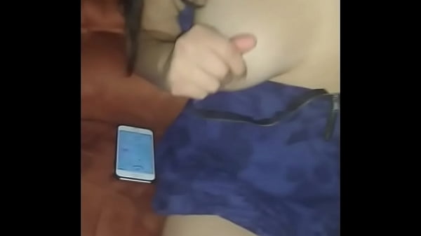 Ense&ntilde;ando tetas por webcam para amigos 