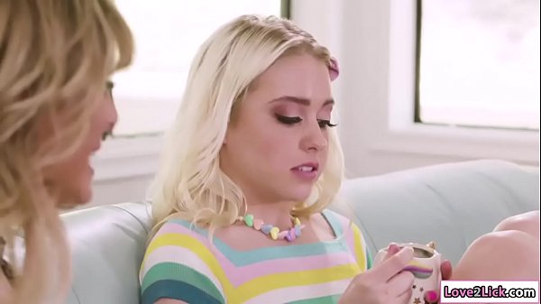 Nonton Chloe Cherry Loves Licking Cherie Devilles Wet Pussy thumbnail