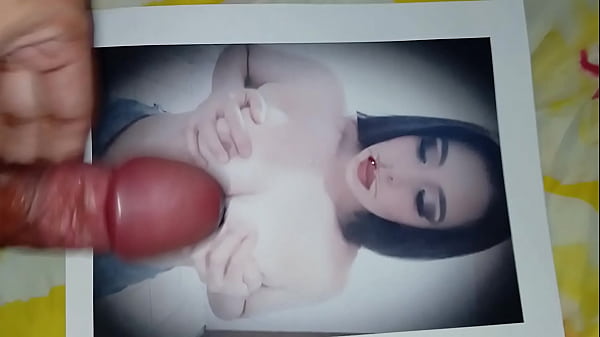 Mi pene escupiendo a Lunita