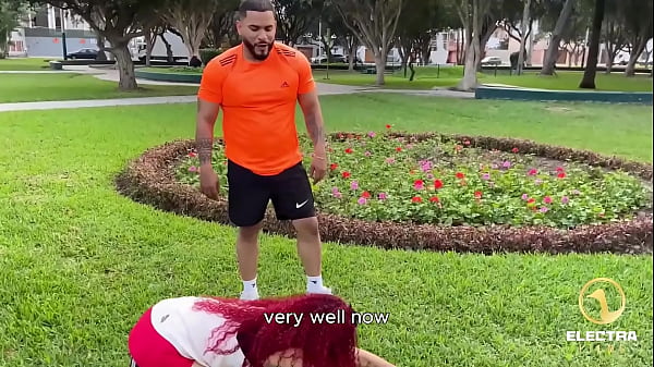 Nonton Musculoso Entrenador Peruano Divisa A Una Milf Pelirroja En El Parque Y Se Pone A Hacer Cardio Con Ella thumbnail