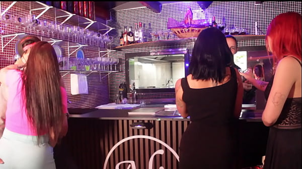 Suruba No Meio Da Festa thumbnail