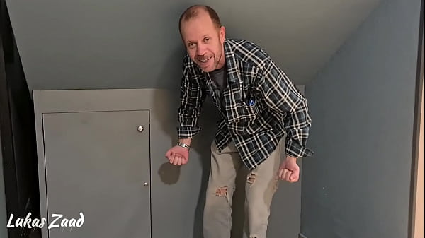 As Putinhas Ficam Peladas No Restaurante Fast Food E Fode O Seguran&ccedil;a Ate Gozar thumbnail