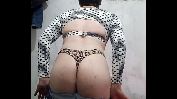 Rebolando De Shortinho Socado thumbnail