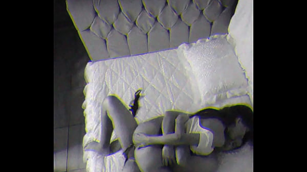 Nonton Skinny Married Woman Is Alone And The Dick Fucks Her In The Couple's Bed thumbnail