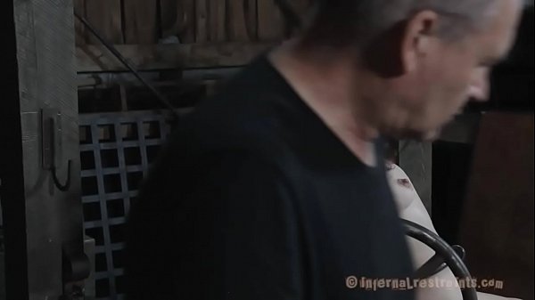 Nonton Cutie Posing For The Camera Without Her Bra thumbnail