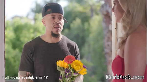 Nonton Bbc Wants Some Pussy So Brings Flower And Joy thumbnail