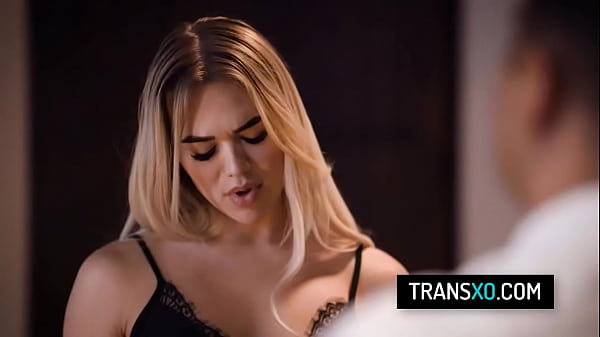 Blonde Ts Emma Rose Barebacks Her Kinky Stepdaddy thumbnail