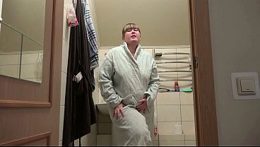 BBW pees in her white panties. Homemade. 