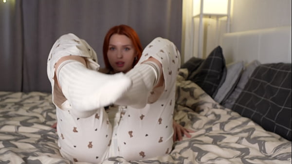 Nonton An Innocent Girl Masturbates At Home Alone, Can You Help Her? thumbnail