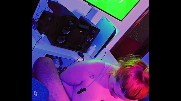 Gamer stepbrother plays PS5 and his kinky stepsister distracts him with her cock - Familly Relationship