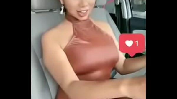 Alguien que me diga quien es ella 