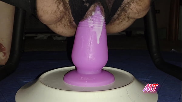 Bbw Slut Slut Sitting On Big Plug Creamy thumbnail