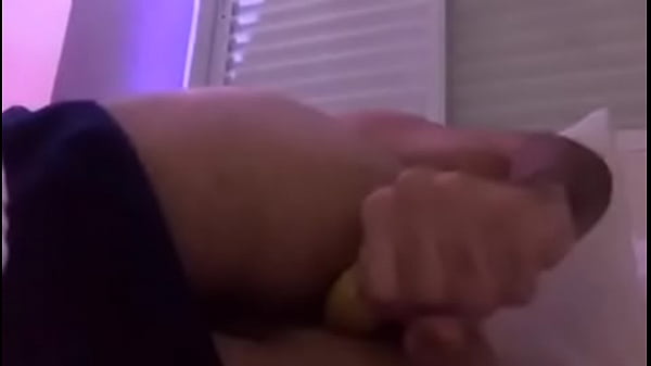 Eu dando pro consolo e gemendo 