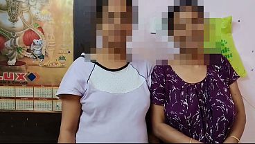 बंगाली भाभियों का पहला थ्रीसम सेक्स Zomato डिलीवरी बॉय के साथ thumbnail