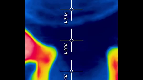 Nonton Close Up Of My Hot Pee Into The Toilet thumbnail