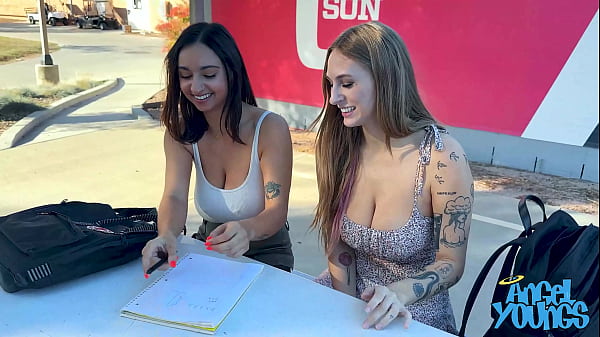 Nonton Frat Boy Max Picks Up Angel Youngs And Hailey Rose In College Campus thumbnail