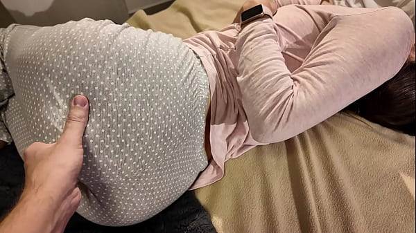 Nonton Milf Breaks Condom To Get Creampie thumbnail