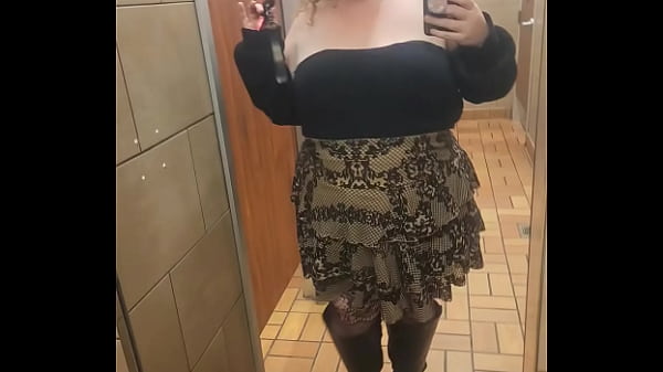 Nonton Bbw Shows Off New Outfit thumbnail
